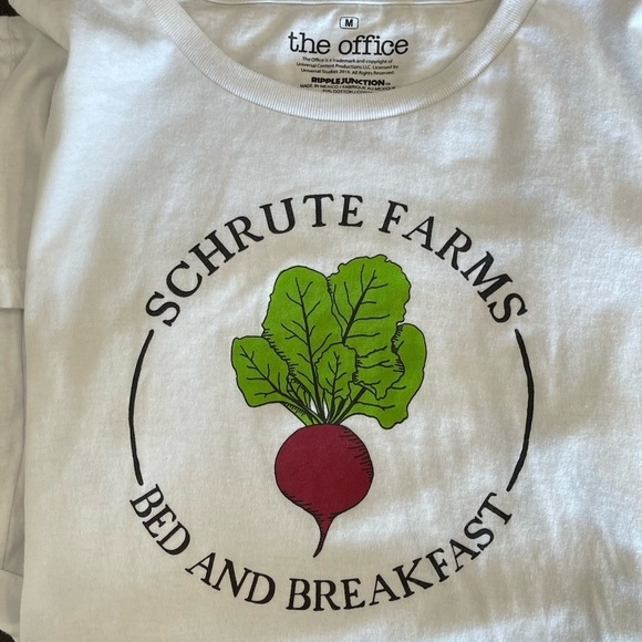 The Office Schrutte farms bed and breakfast tee shirt in a size medium TV - Picture 6 of 13